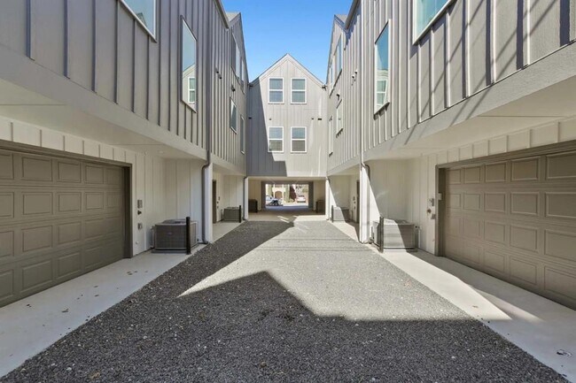 Foto del edificio - 3241 Rosedale Ave
