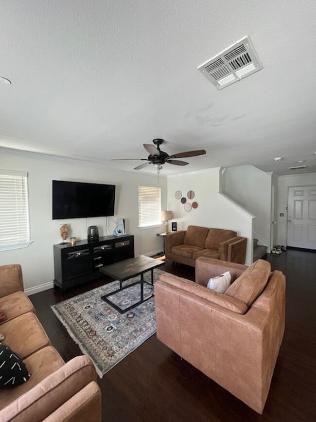 Building Photo - Beautiful, Spacious Home with solar-Desira...