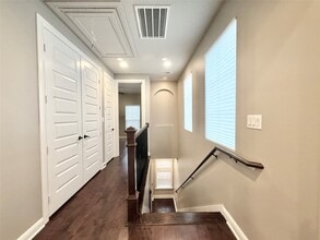 Building Photo - 2116 Couch St