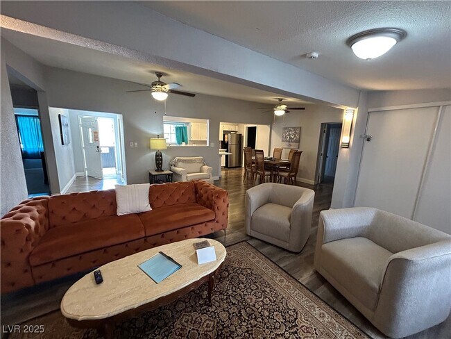 Building Photo - 2020 Santa Paula Dr