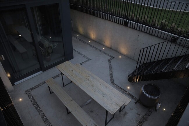 Building Photo - 830 Fisher Av