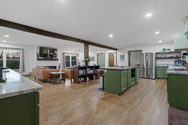 Building Photo - 250 Mt Della Rd