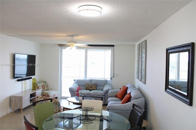 Building Photo - 3020 Marcos Dr