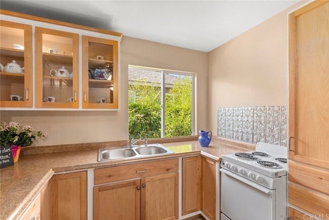 Building Photo - 1702 Larkspur Dr
