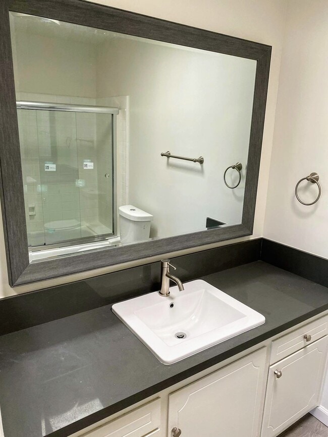 En Suite Primary Bath - 10945 Rose Ave