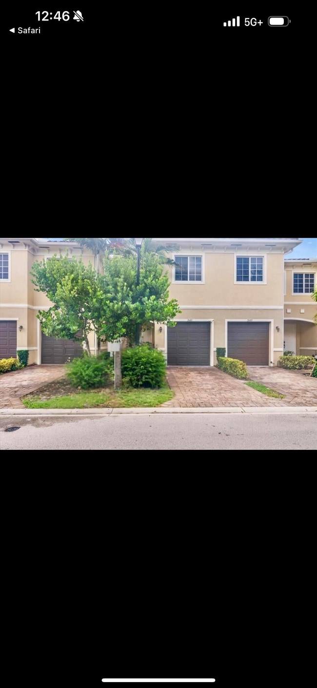 Building Photo - 2615 SW 81st Ter