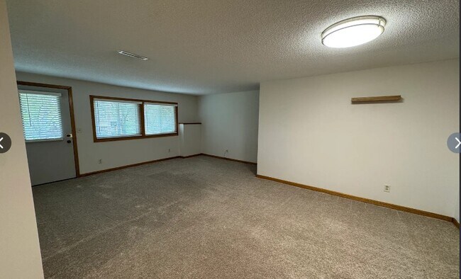 Foto del edificio - 6990 Redwing Ln