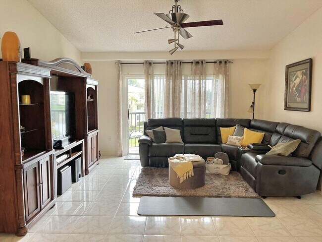 Foto del edificio - 300 Crestwood Ct N