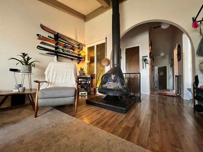 Foto del edificio - 1332 Millcreek Dr