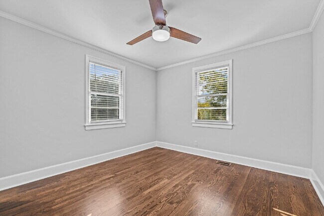 Foto del edificio - "2-Bed Bungalow with Granite Touches & Gleaming Hardwoods in Durham!"