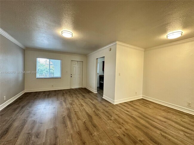 Building Photo - 1400 NE 56th St