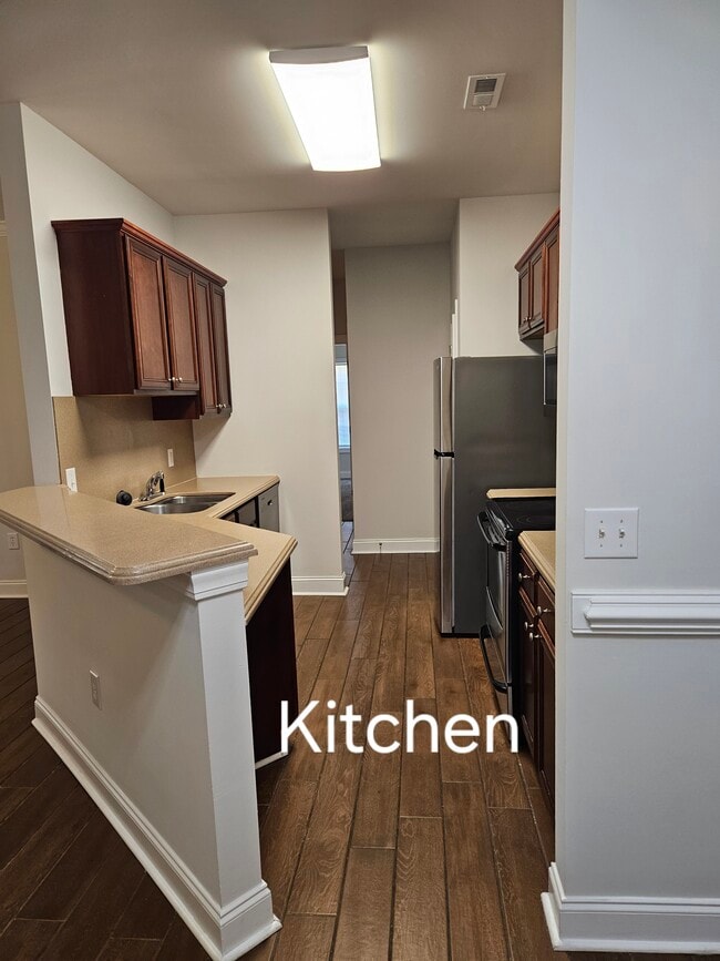 Building Photo - 2049 Silvercrest Dr
