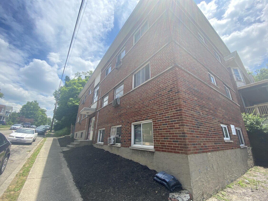 Primary Photo - 2705 Willard Ave