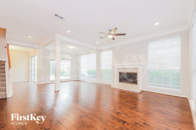 Foto del edificio - 3152 Bourbon St Cir
