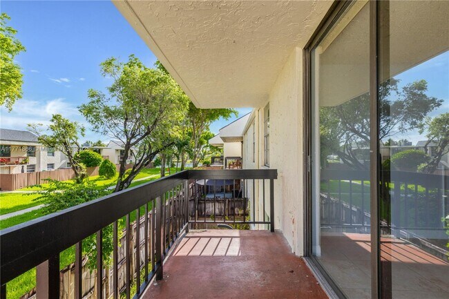 Foto del edificio - 8303 SW 142nd Ave