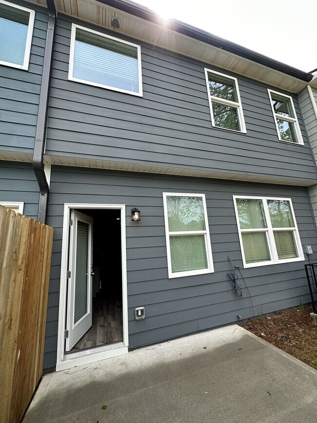 Backdoor - 2832 Saratoga Lake View