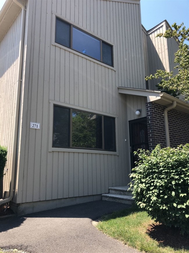 Building Photo - 2 br, 1.5 bath Condo - Orangewood East