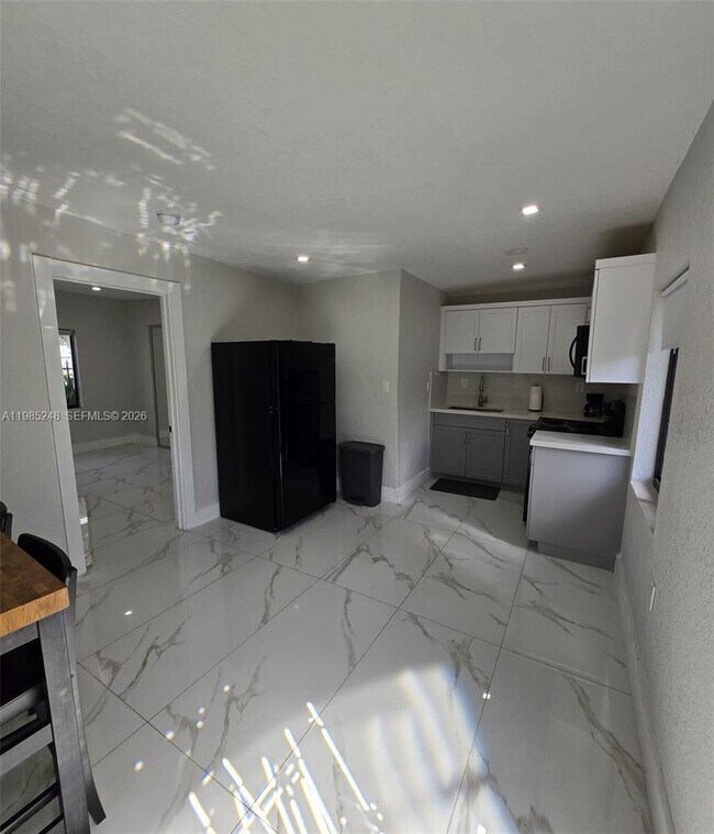 Foto del edificio - 1281 NE 110th St