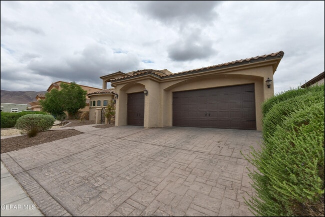 Foto del edificio - 6304 Franklin Trail Drive