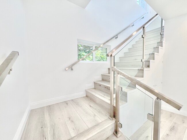 Building Photo - 2041 Linnington Ave