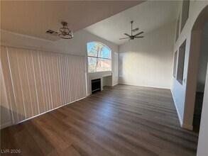 Building Photo - 1825 Sierra Oaks Ln