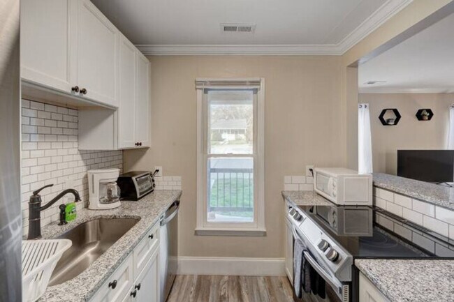 Foto del edificio - 2201 1/2 Summit Street-SI ID1388443P