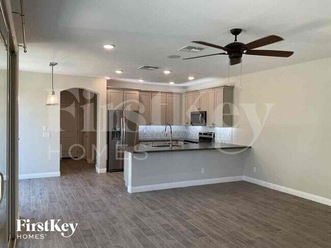 Building Photo - 1023 S 151st Ln