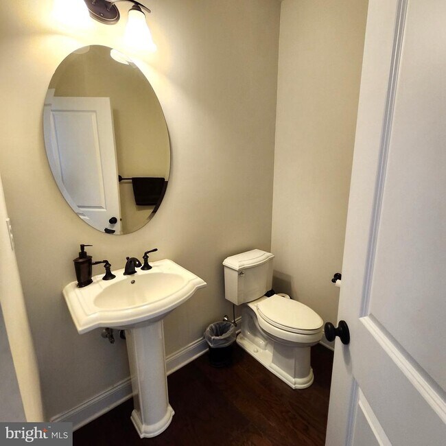 Foto del edificio - 6493 Fox Glove Ln