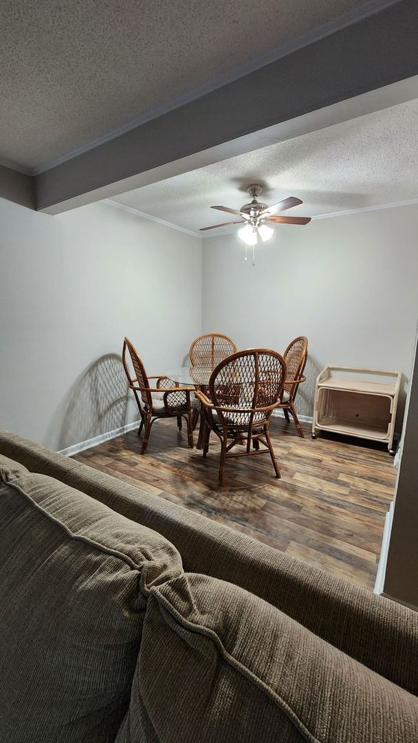 Foto del edificio - 950 Forestbrook Rd