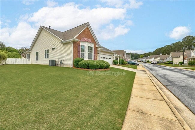 Building Photo - 1033 Pinehurst Dr
