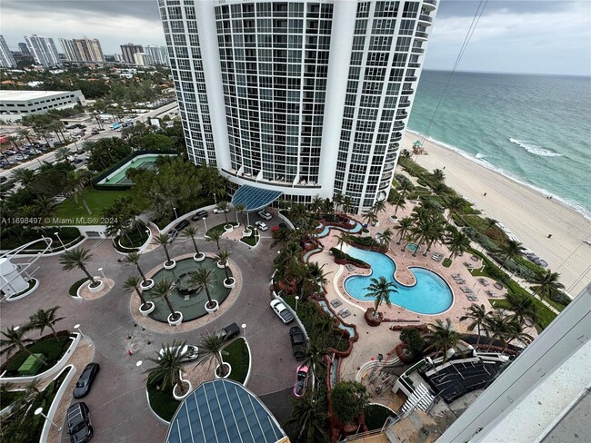 Foto del edificio - 18101 Collins Ave