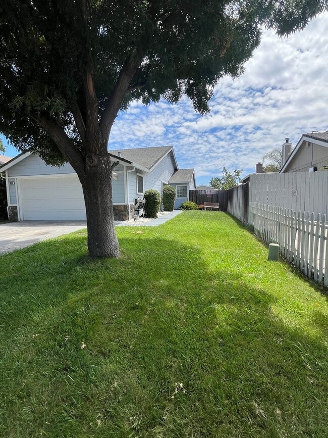 Photo - $2450 - 3 Bed/2 Bath Home in a Beautiful Neighborhood