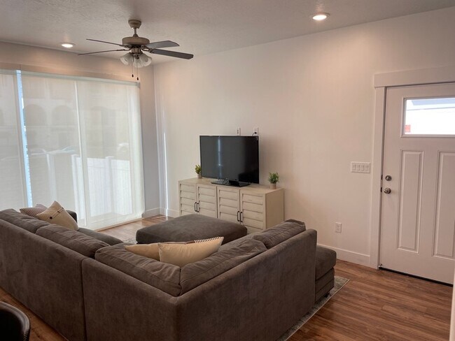 Building Photo - 10889 N Obsidian Spur