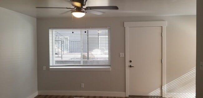 Building Photo - 1 Bedroom Salt Lake Condo Available early ...