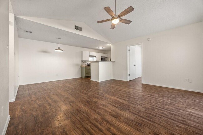 Foto del edificio - 7907 West Gate Blvd