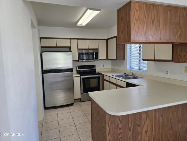 Building Photo - 16706 E Almont Dr