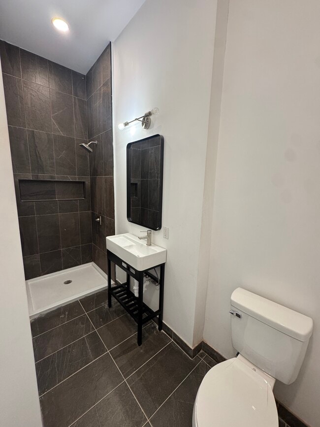 Photo - 839 S Jackson St Apartment