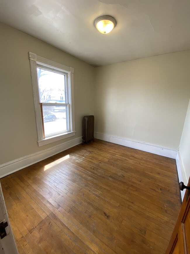 Bedroom 2 - 232 Hewitt W Ave