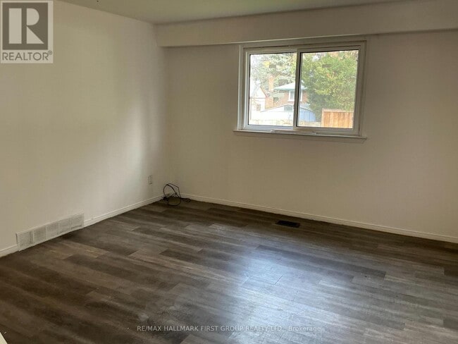 Building Photo - 361 Linden St