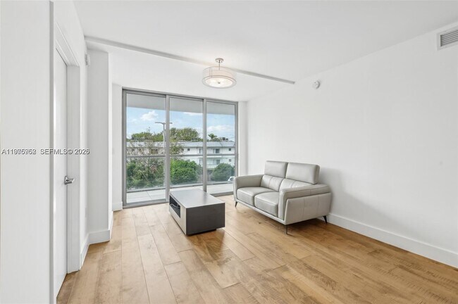 Foto del edificio - 13800 Highland Dr