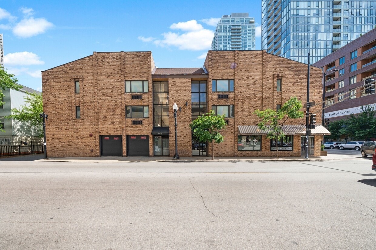 Primary Photo - 163 W Division St