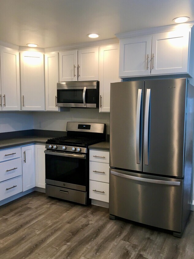 Foto principal - 853 Channing Ave