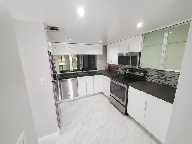 Foto del edificio - 855 NW 91st Terrace