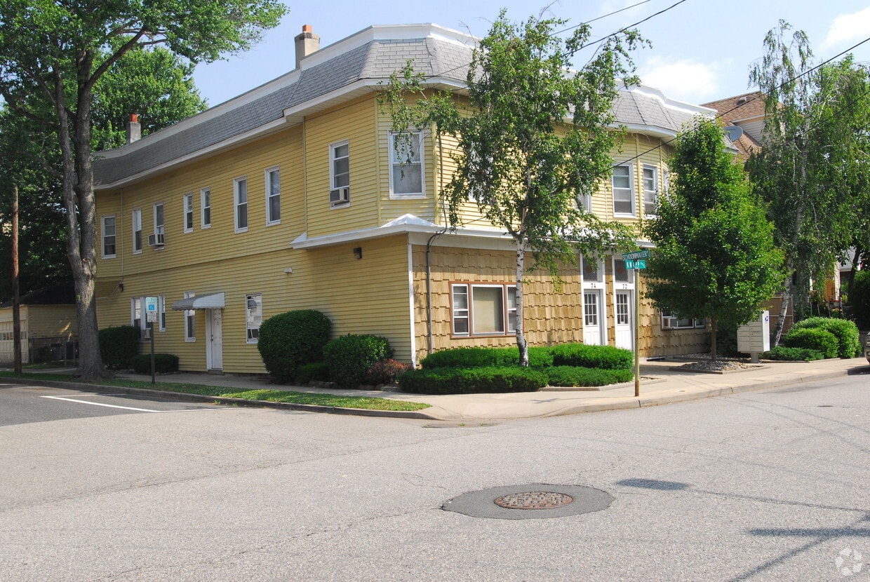 Building Photo - 72 Knapp Ave