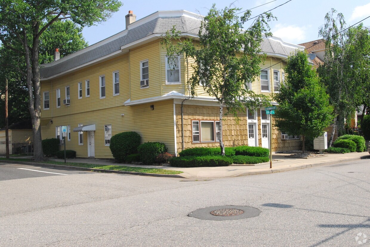 Foto del edificio - 72 Knapp Ave