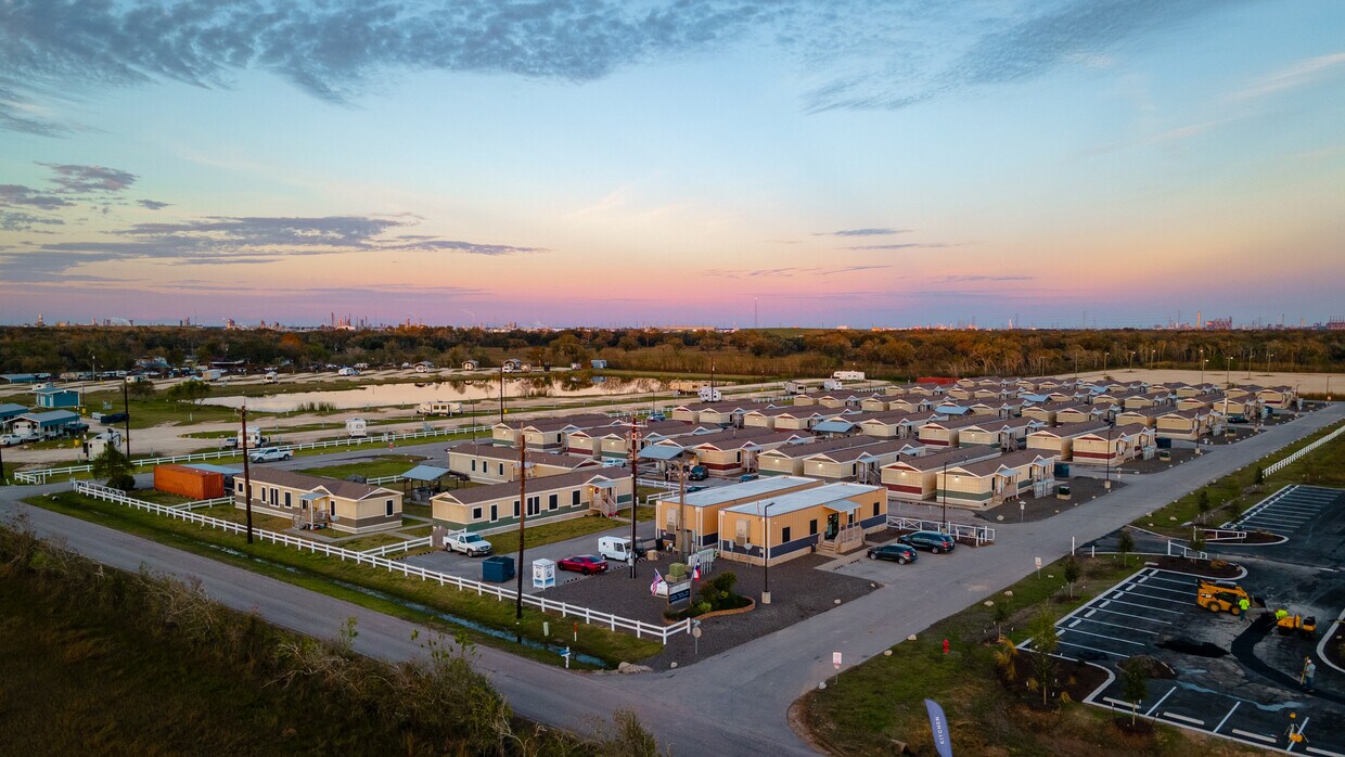 Freeport Studios Apartments in Freeport, TX