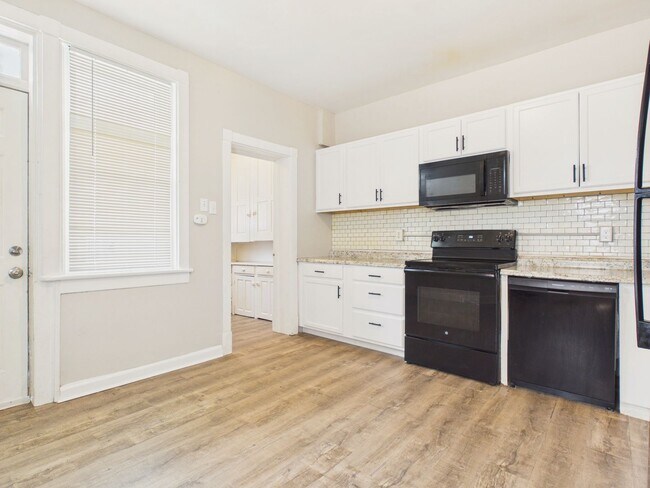 Building Photo - Spacious Home in Harrisburg