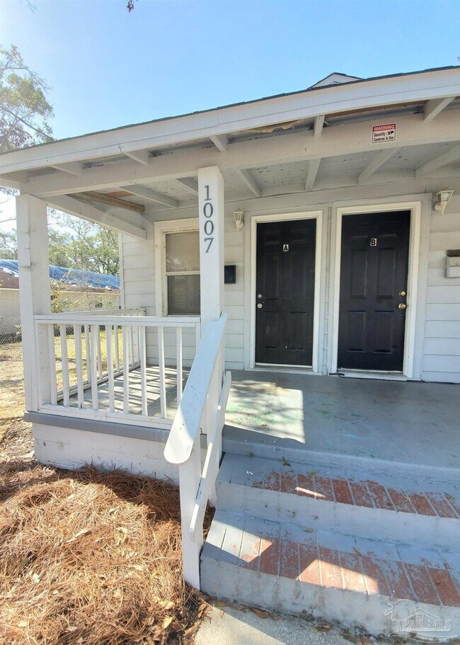 Foto del edificio - 1007 N J St