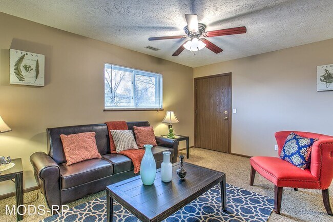 Building Photo - 702 Chestnut Dr