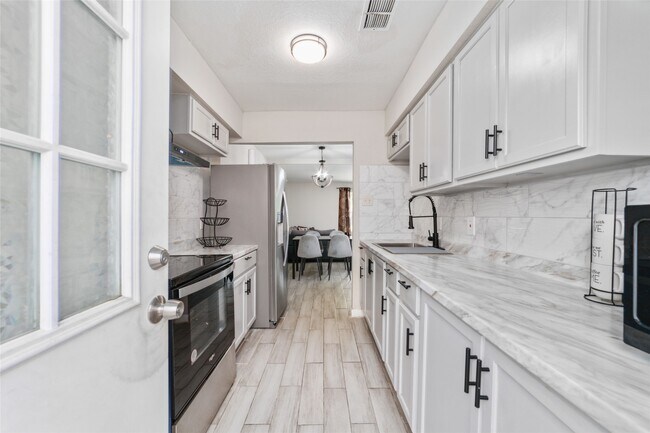 Foto del edificio - 7821 Fuqua St